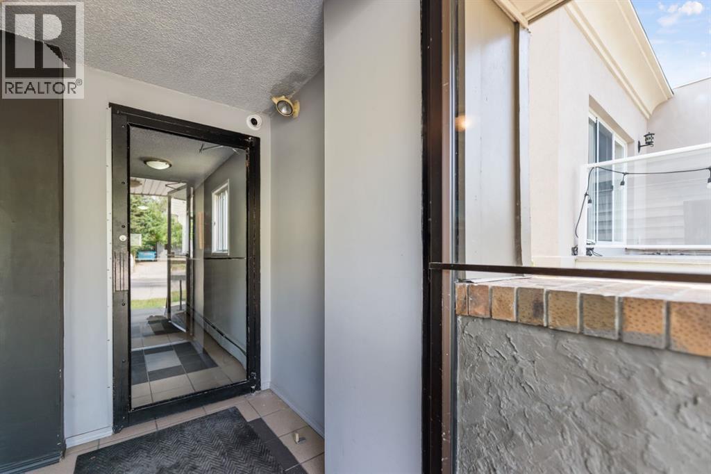 #4 1607 26 Avenue SW - 29