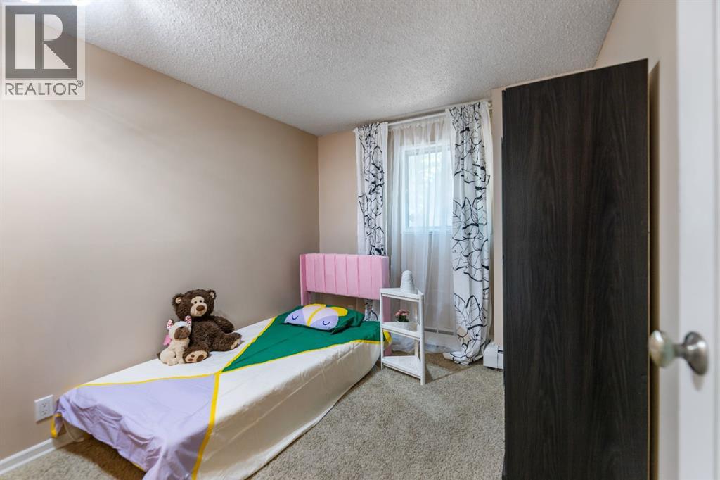 #4 1607 26 Avenue SW - 18