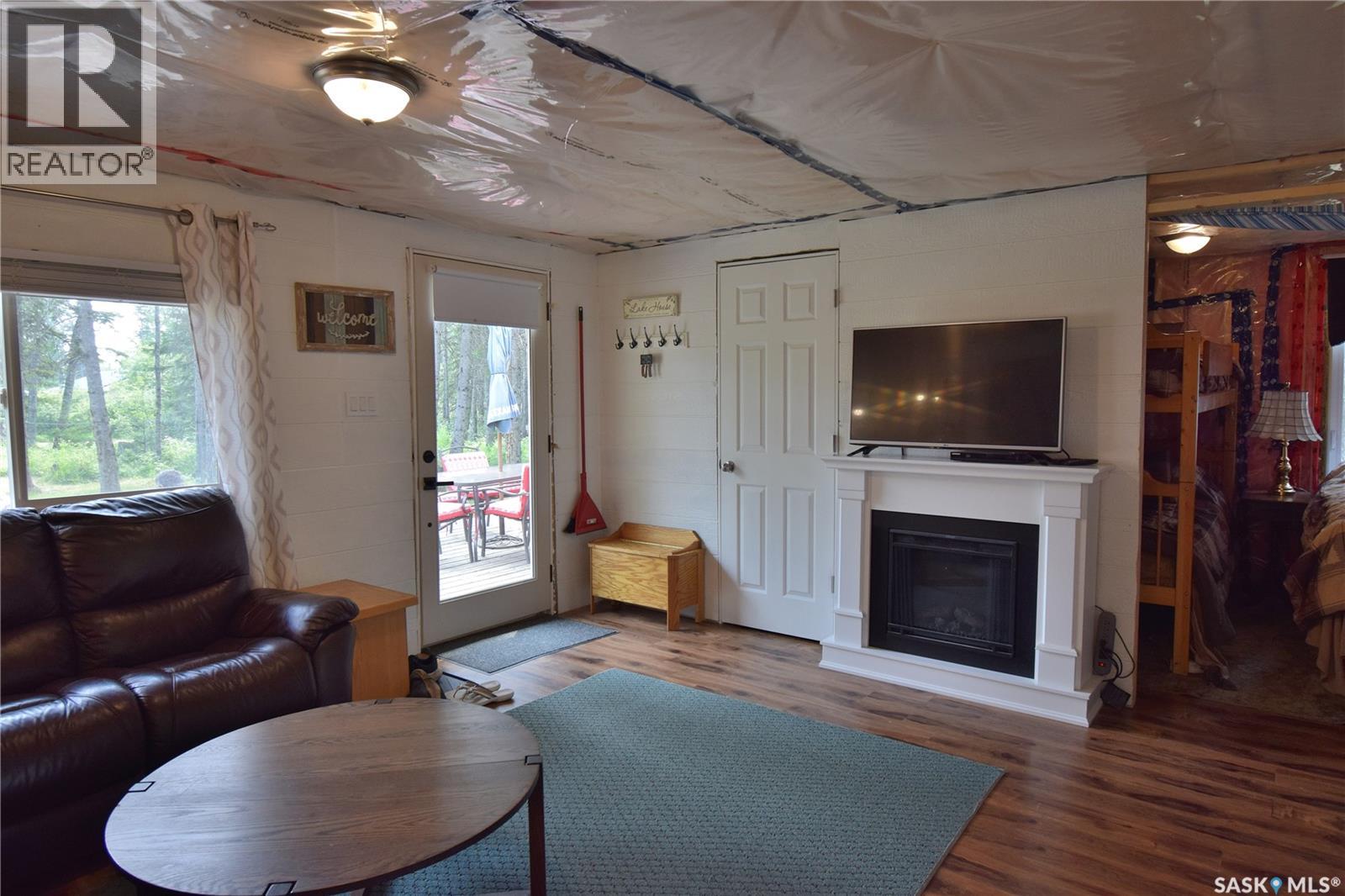 207 Kaldor AVENUE - 2