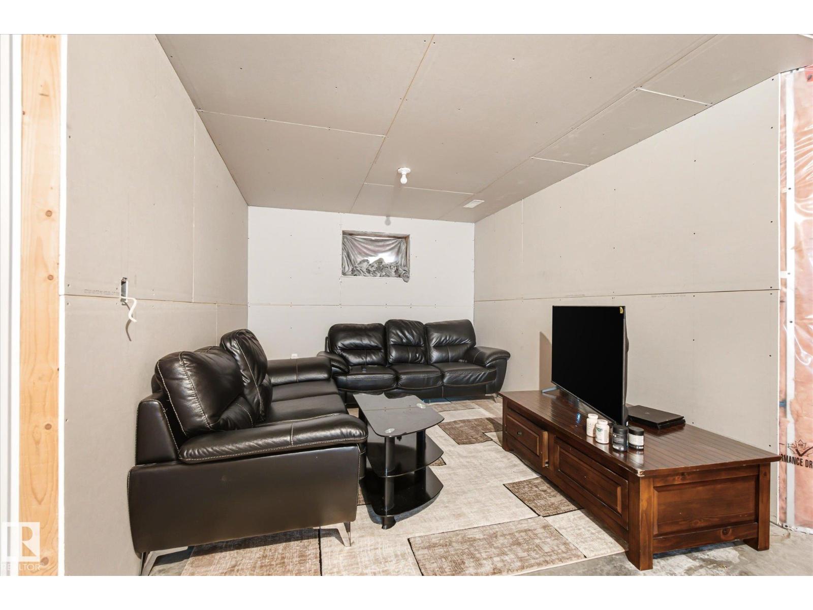 24 EVERWOOD CL - 36