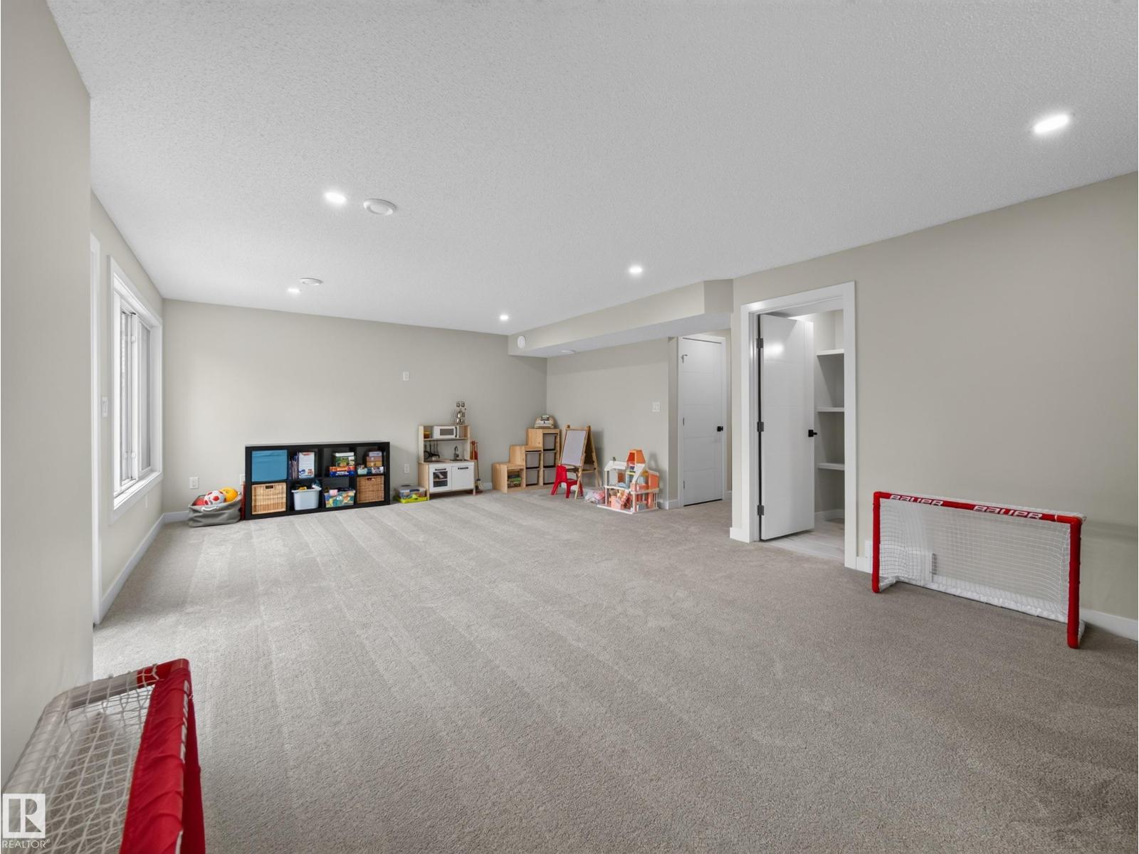 6504 48 AV - Image 35