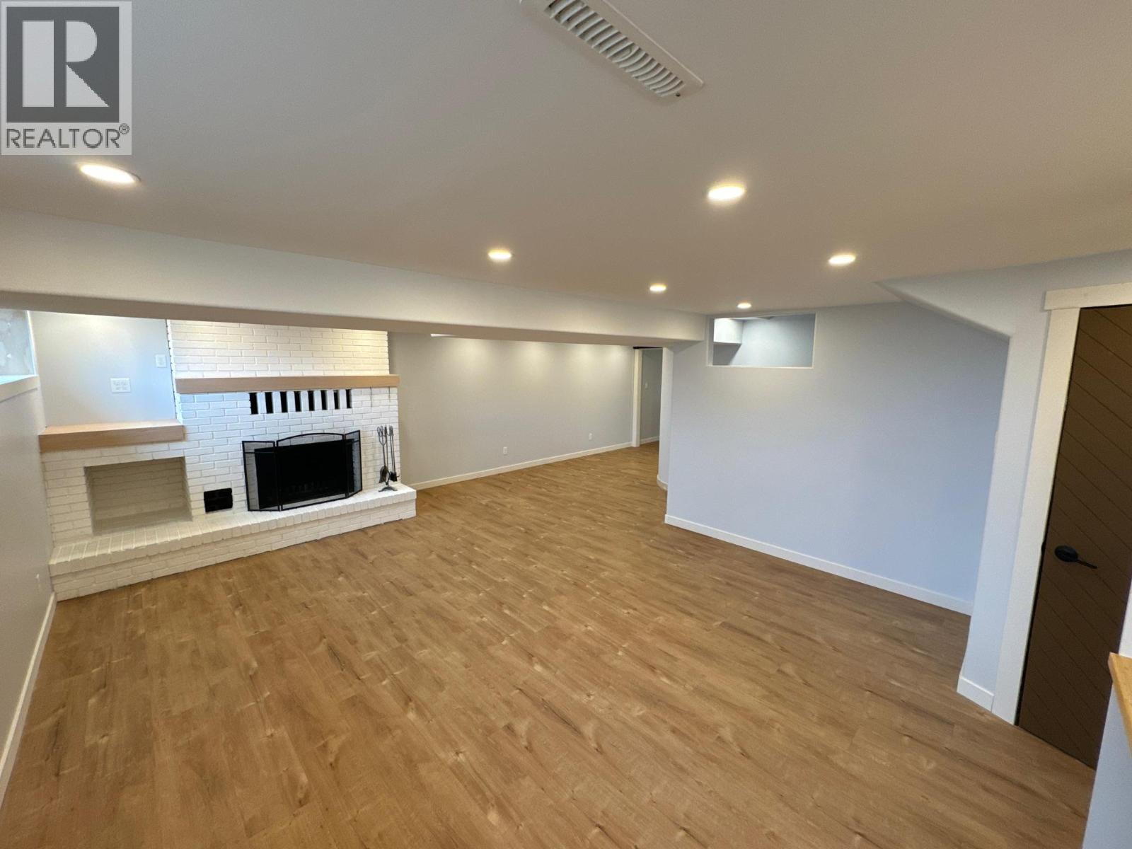 1909 2ND Street S - 21