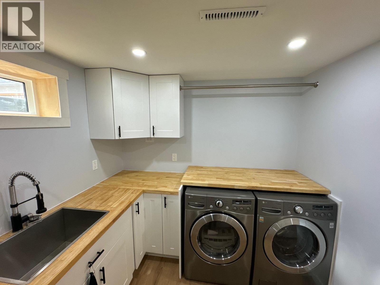 1909 2ND Street S - 28