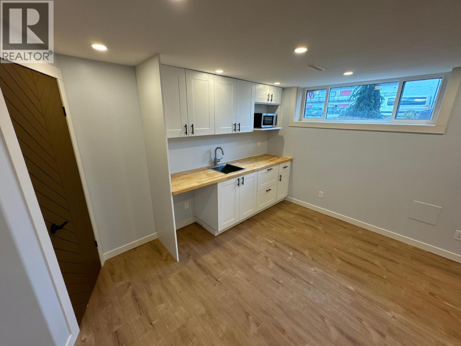 1909 2ND Street S - 19