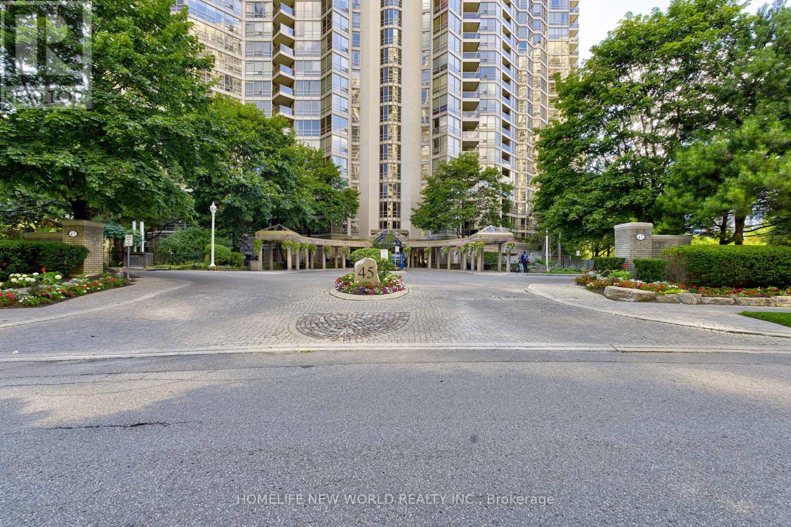 #2704 45 KINGSBRIDGE GARDEN CIRCLE - 1