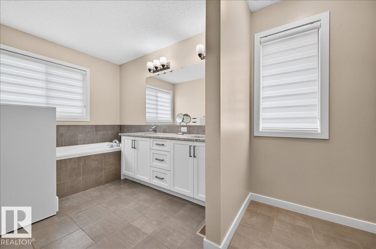 2709 Collins Crescent SW - 47