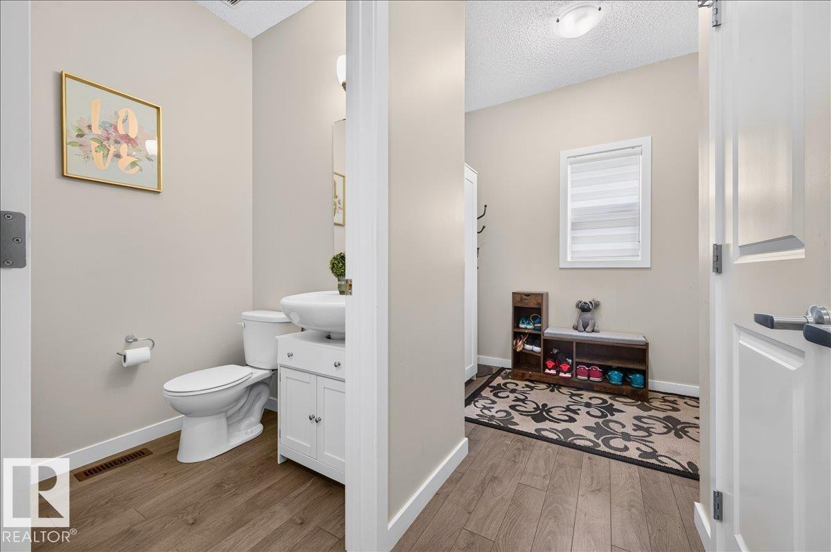 2709 Collins Crescent SW - 8