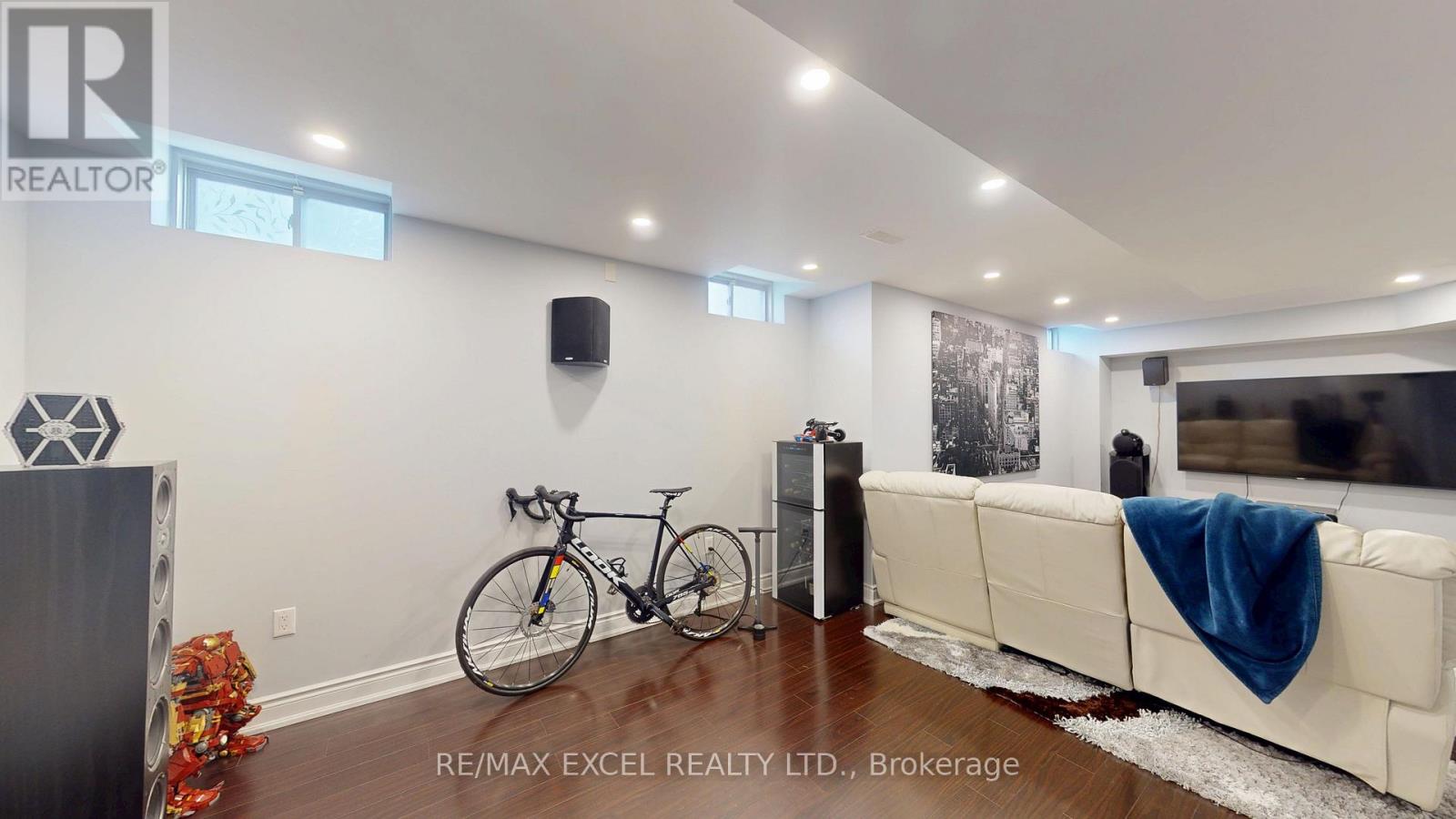 221 DELBERT CIRCLE - 36