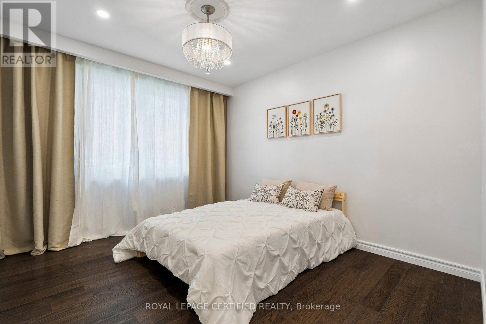462 THE KINGSWAY - 14