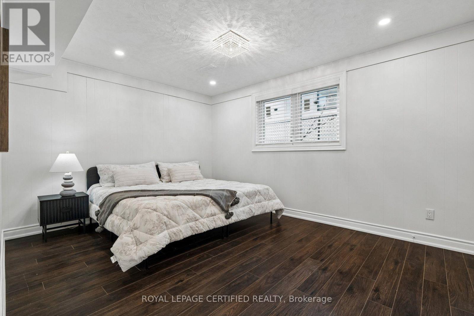 462 THE KINGSWAY - 15