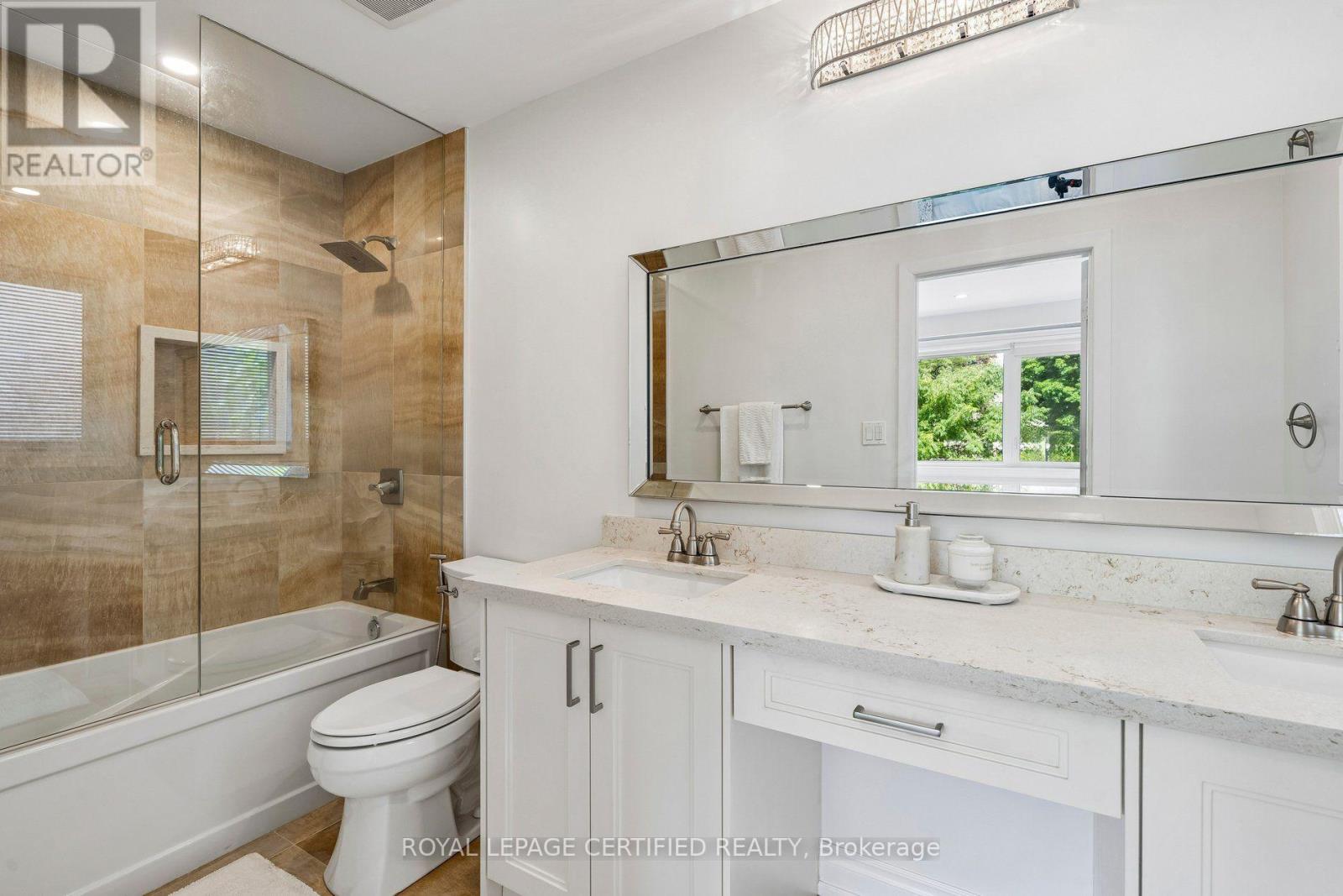 462 THE KINGSWAY - 16