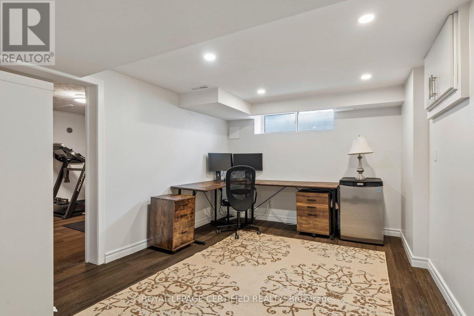 462 THE KINGSWAY - 20