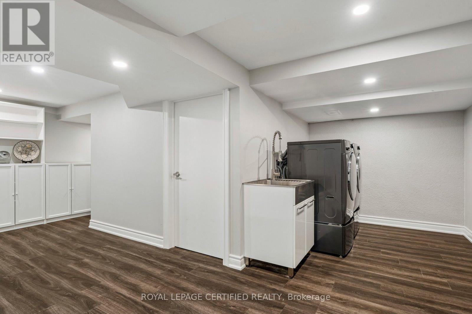 462 THE KINGSWAY - 21