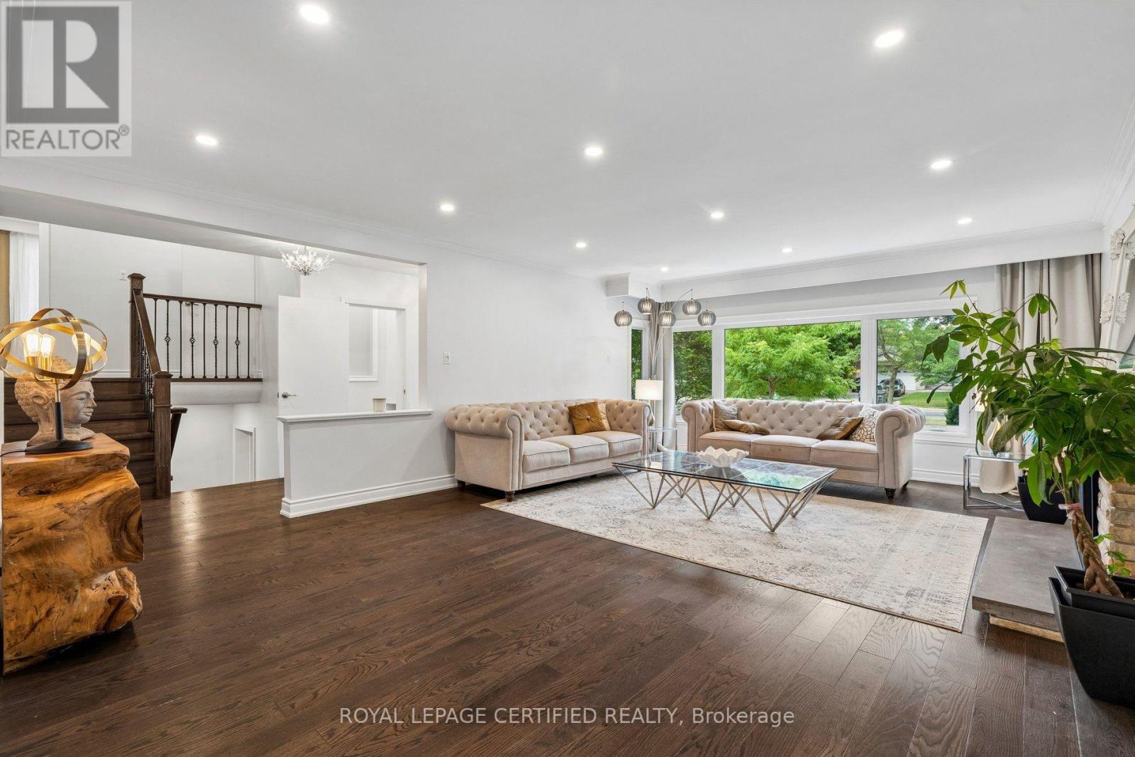 462 THE KINGSWAY - 6