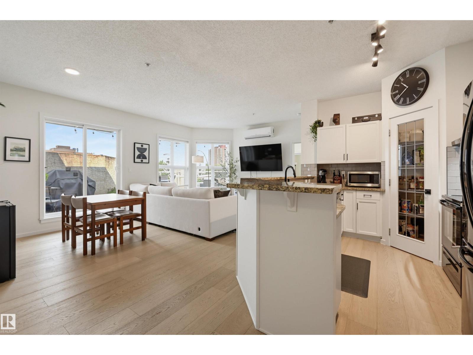#403 9910 111 ST NW, Wîhkwêntôwin, Edmonton photo 2