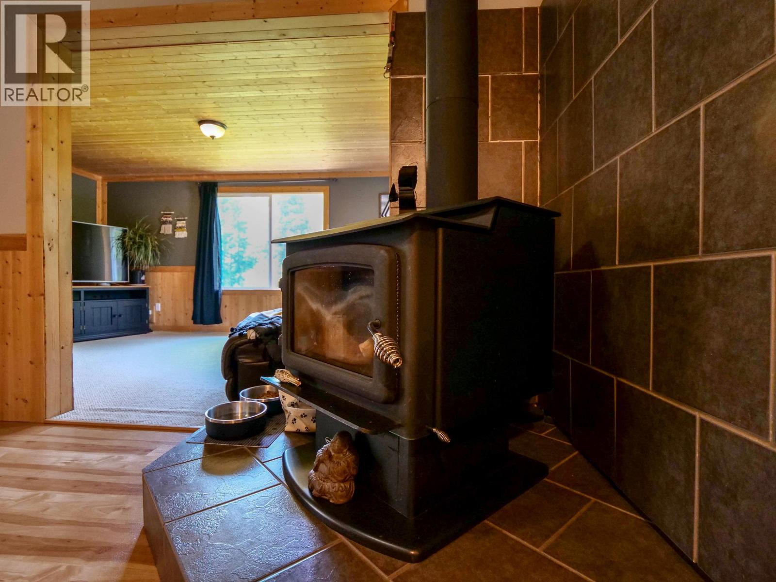 3861 HILLCREST ROAD - 11