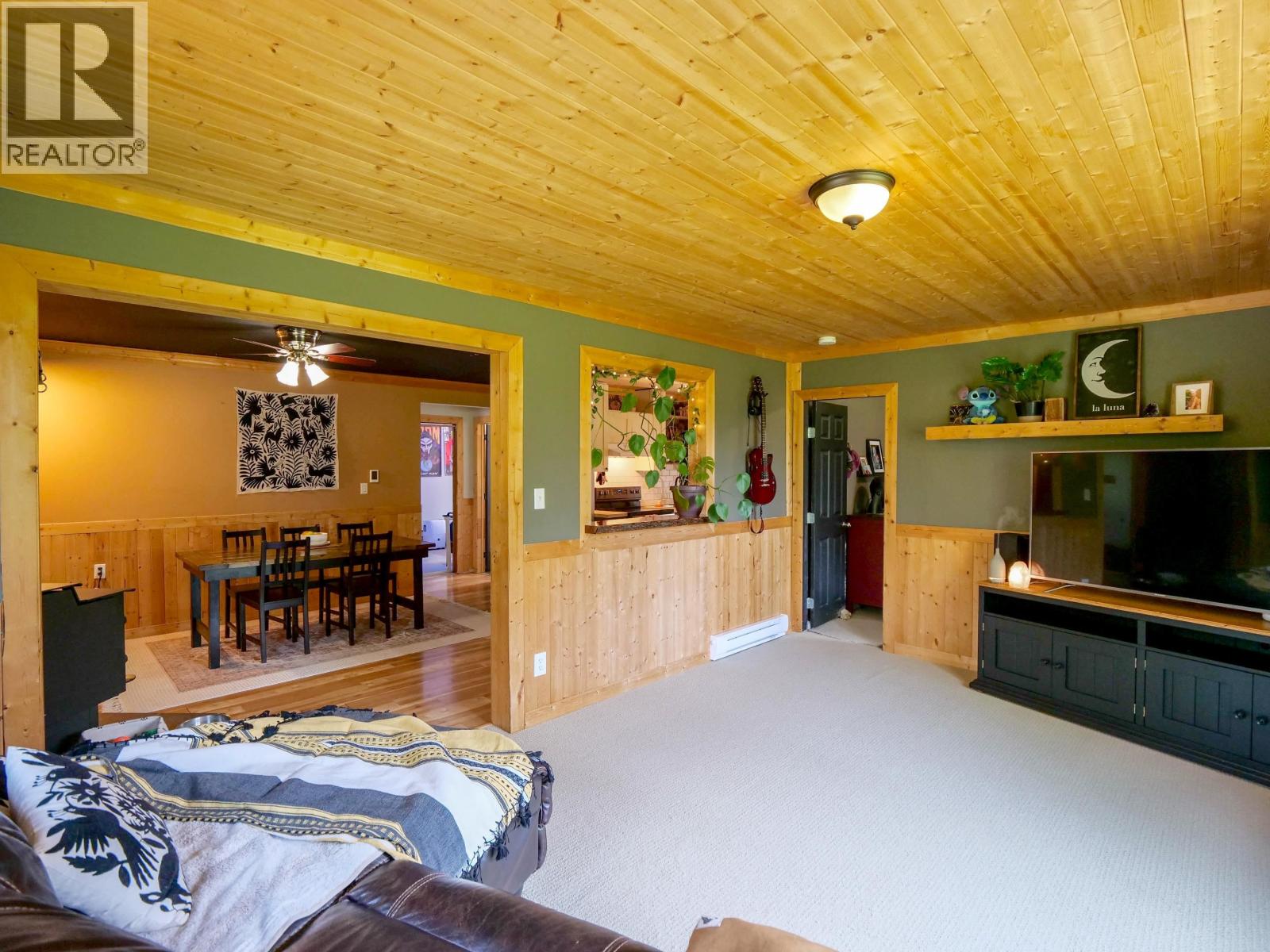 3861 HILLCREST ROAD - 13