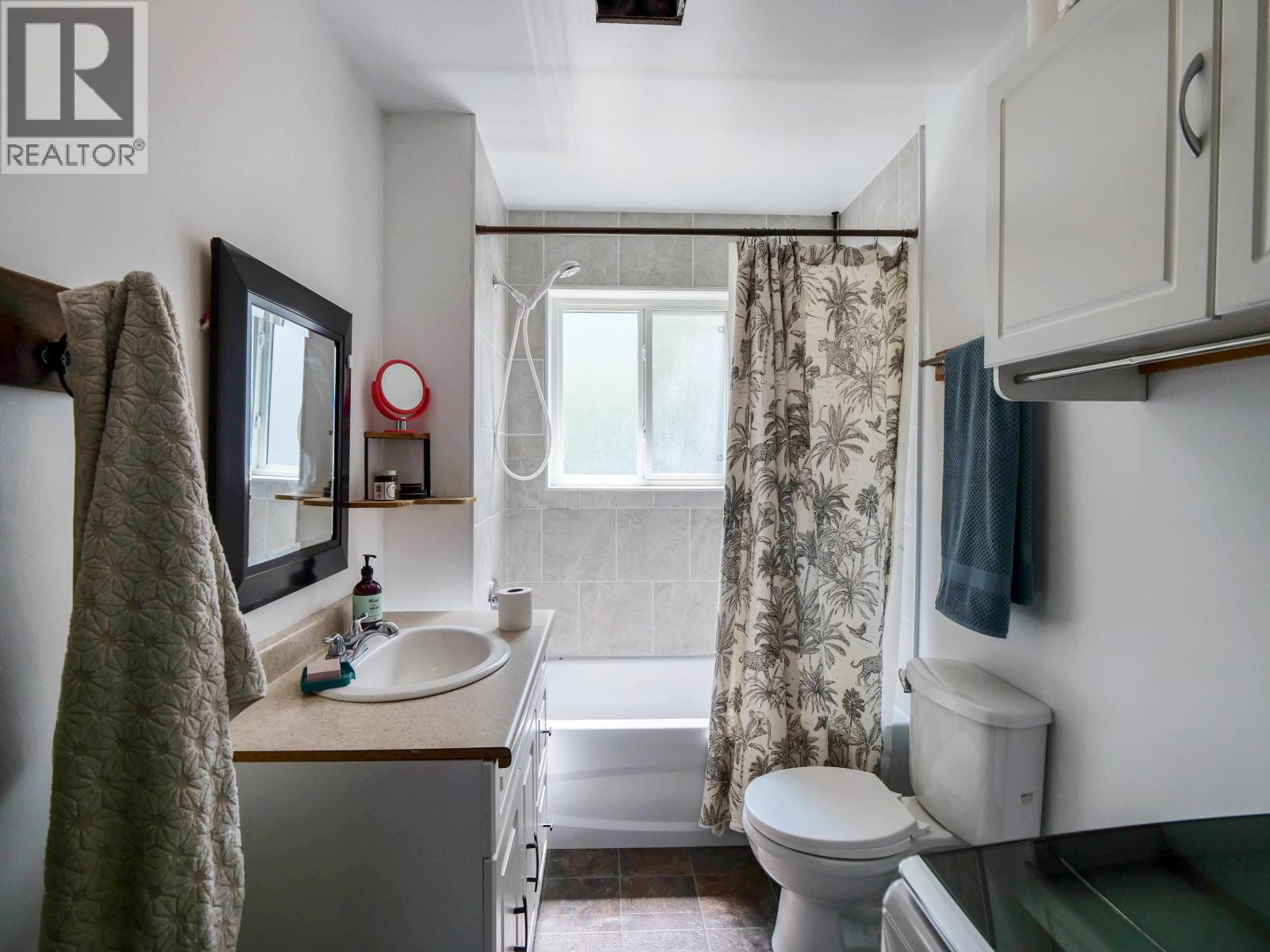 3861 HILLCREST ROAD - 17
