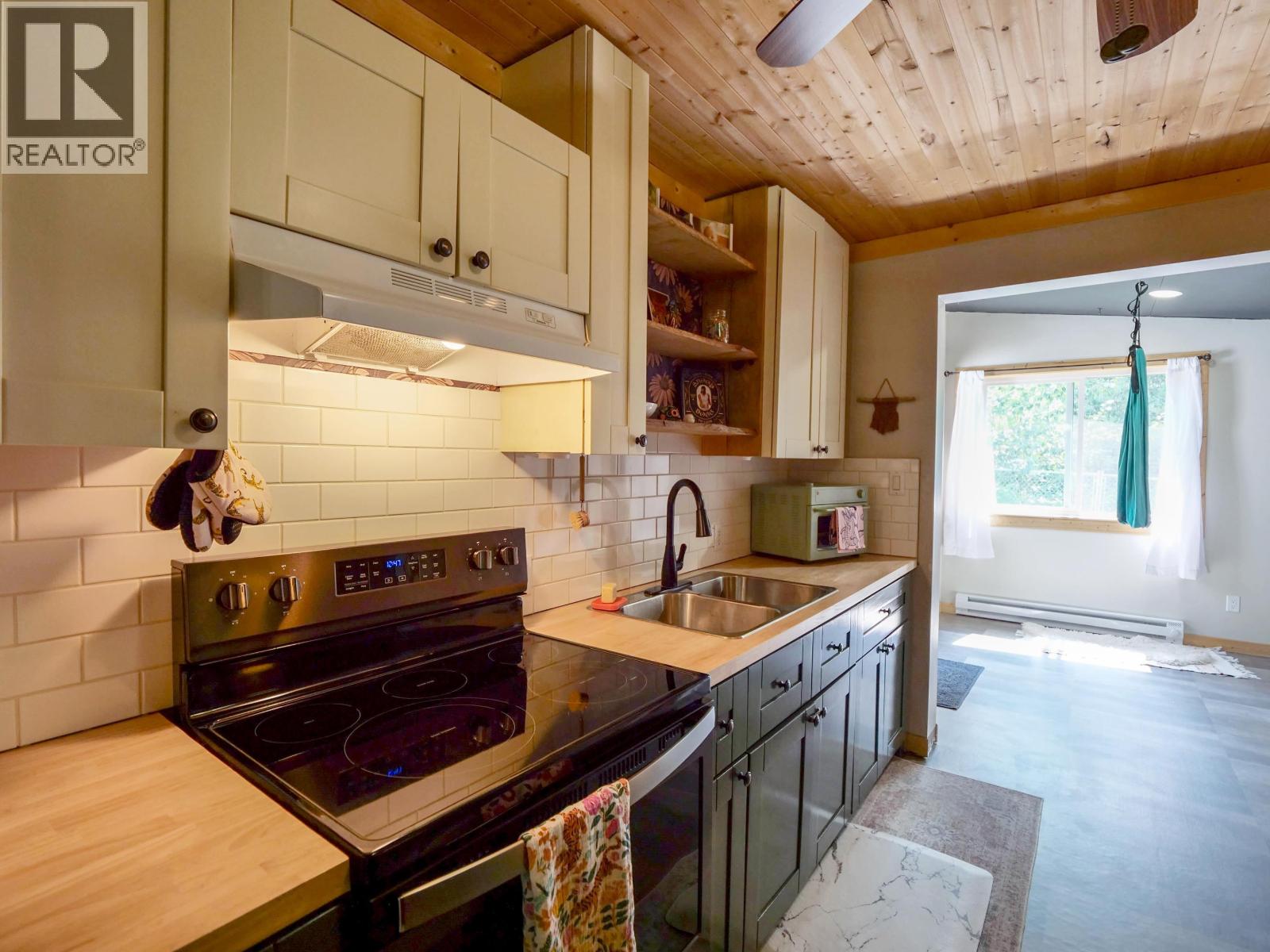 3861 HILLCREST ROAD - Image 20