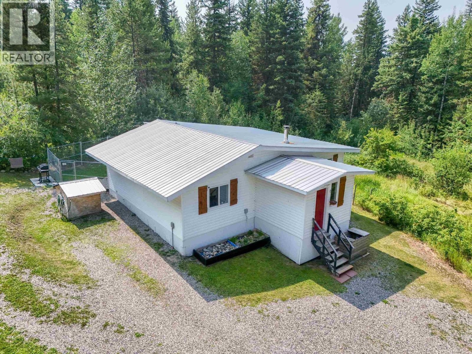 3861 HILLCREST ROAD - 36