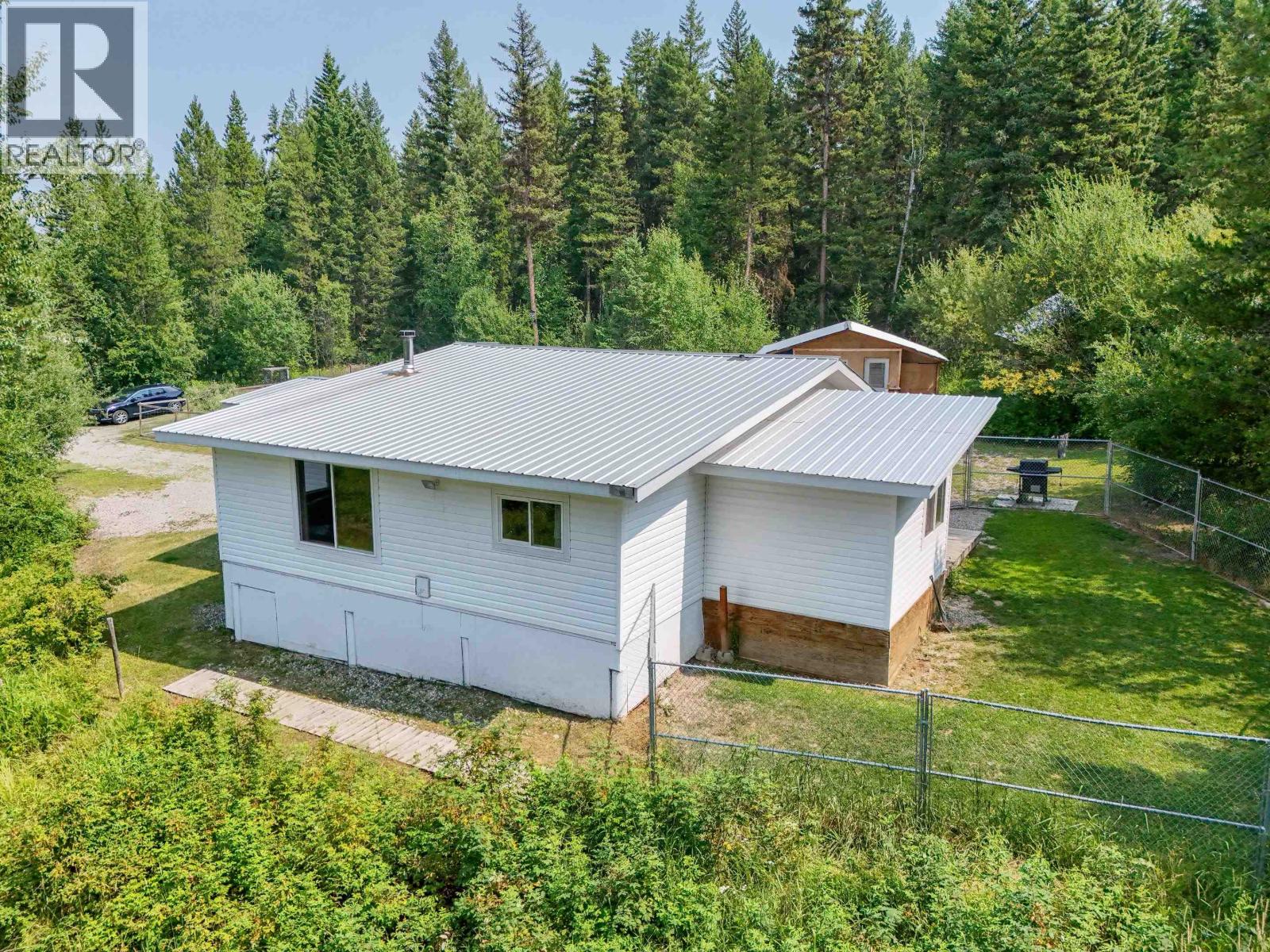 3861 HILLCREST ROAD - 37