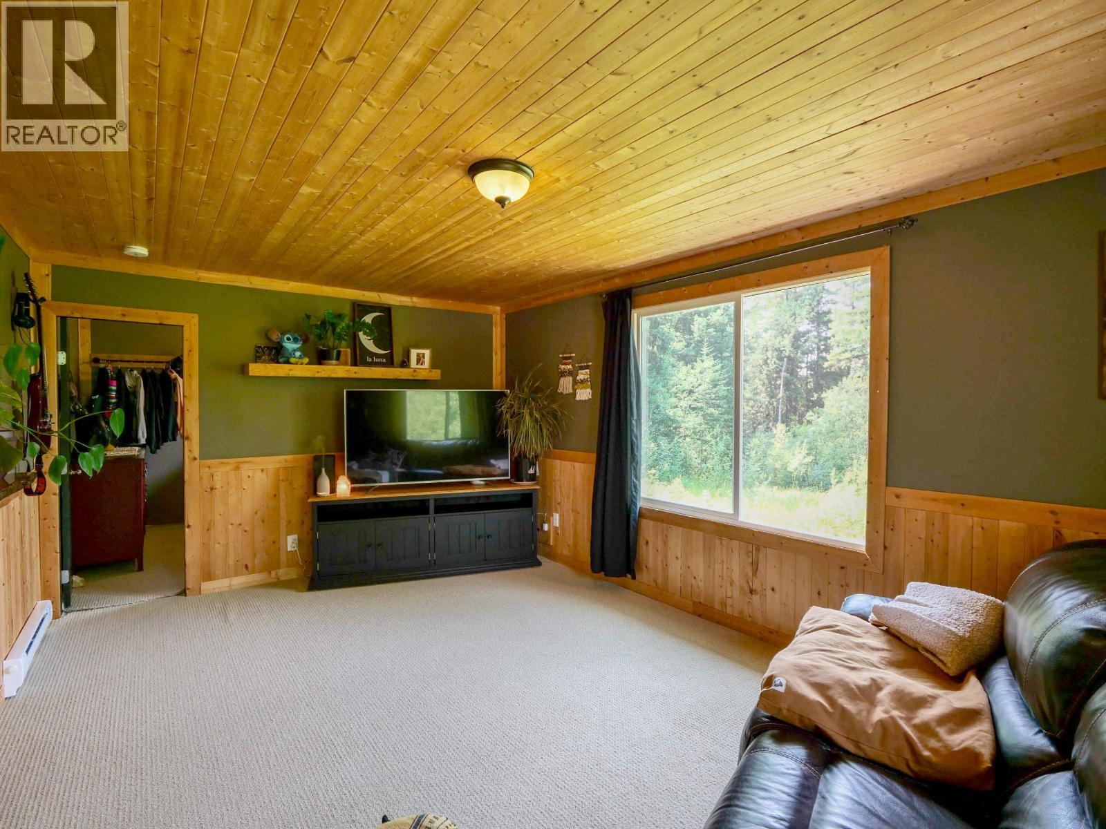 3861 HILLCREST ROAD - 4