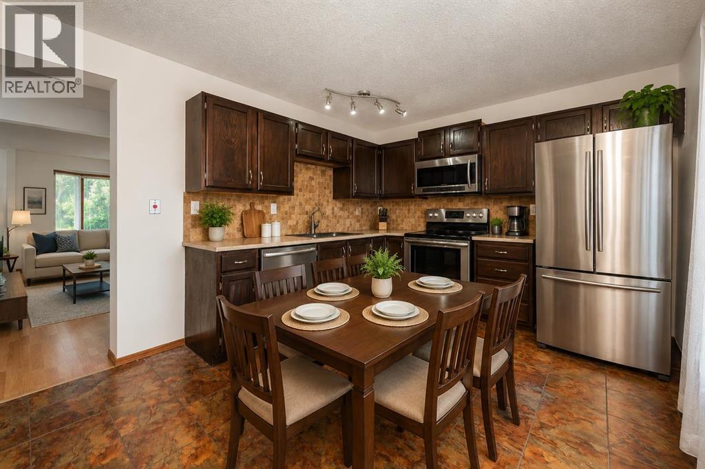 78 Queen Anne Close SE - 3