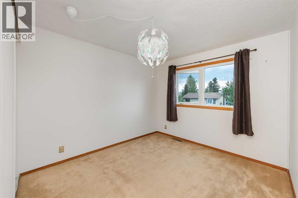 78 Queen Anne Close SE - 20