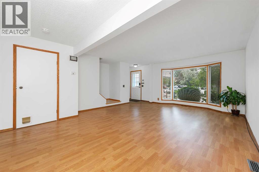 78 Queen Anne Close SE - 10