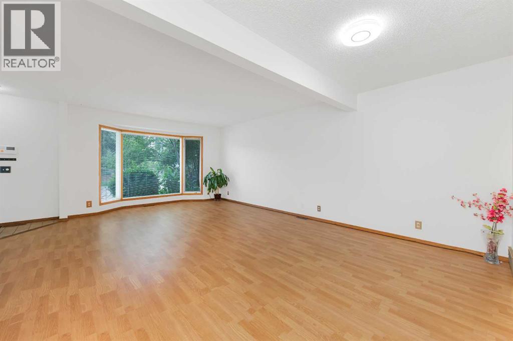 78 Queen Anne Close SE - 9