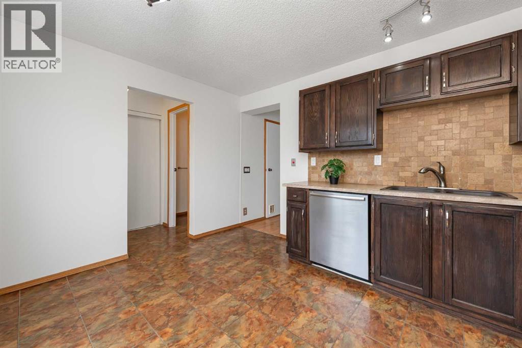78 Queen Anne Close SE - 13