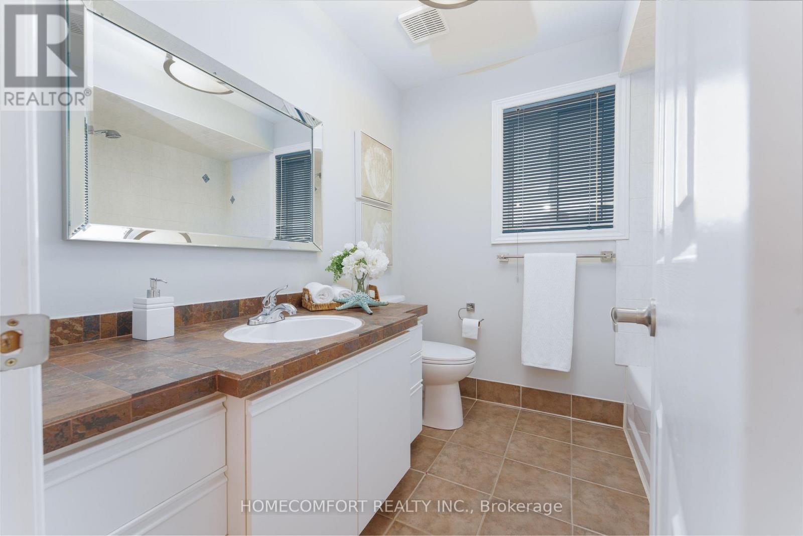 68 GRACE CRESCENT - 34