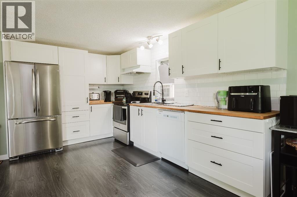 9709 107 Avenue - 11