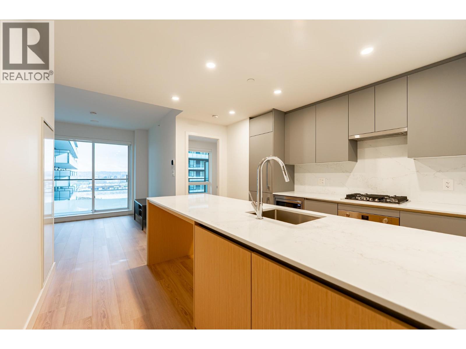 902 7977 LANSDOWNE ROAD