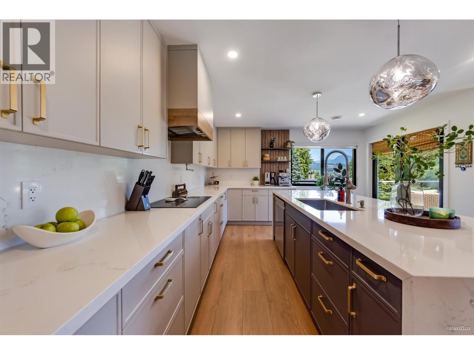 4 Bed, 4 Bath House for Sale in Coquitlam – 3200 BOSUN PLACE, Coquitlam – MLS# R3149146 - Image 12