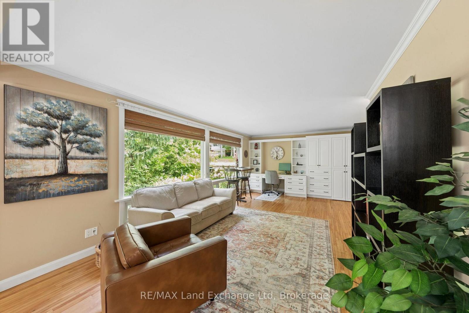 836 VICTORIA STREET - 12