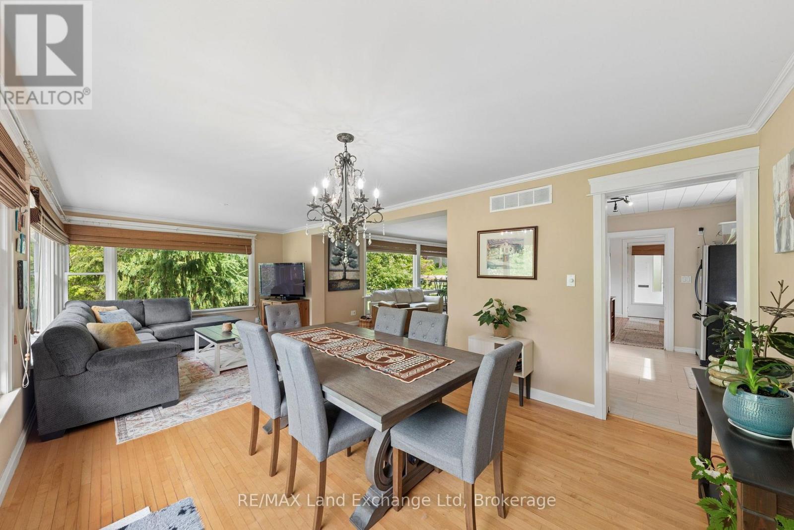 836 VICTORIA STREET - 14