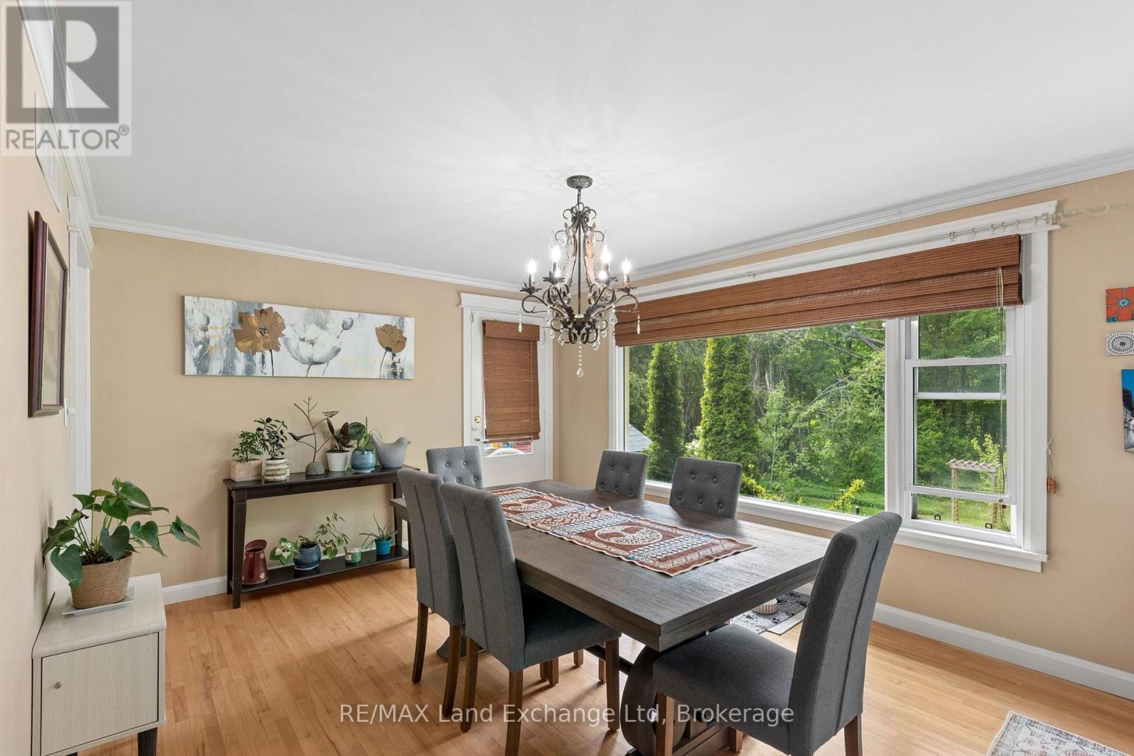 836 VICTORIA STREET - 15