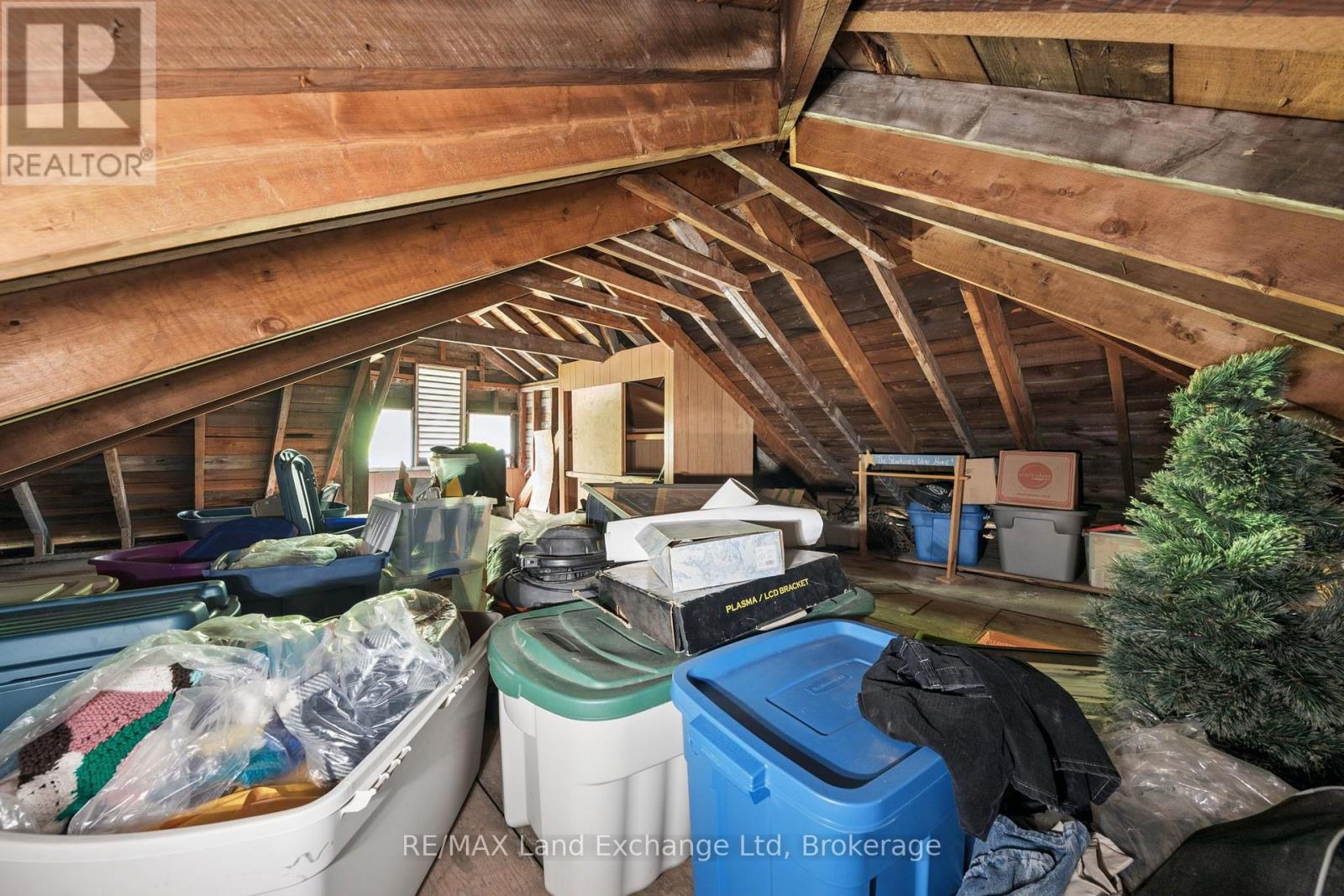 836 VICTORIA STREET - 26