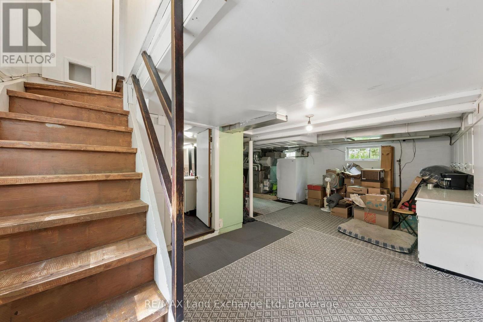 836 VICTORIA STREET - 27