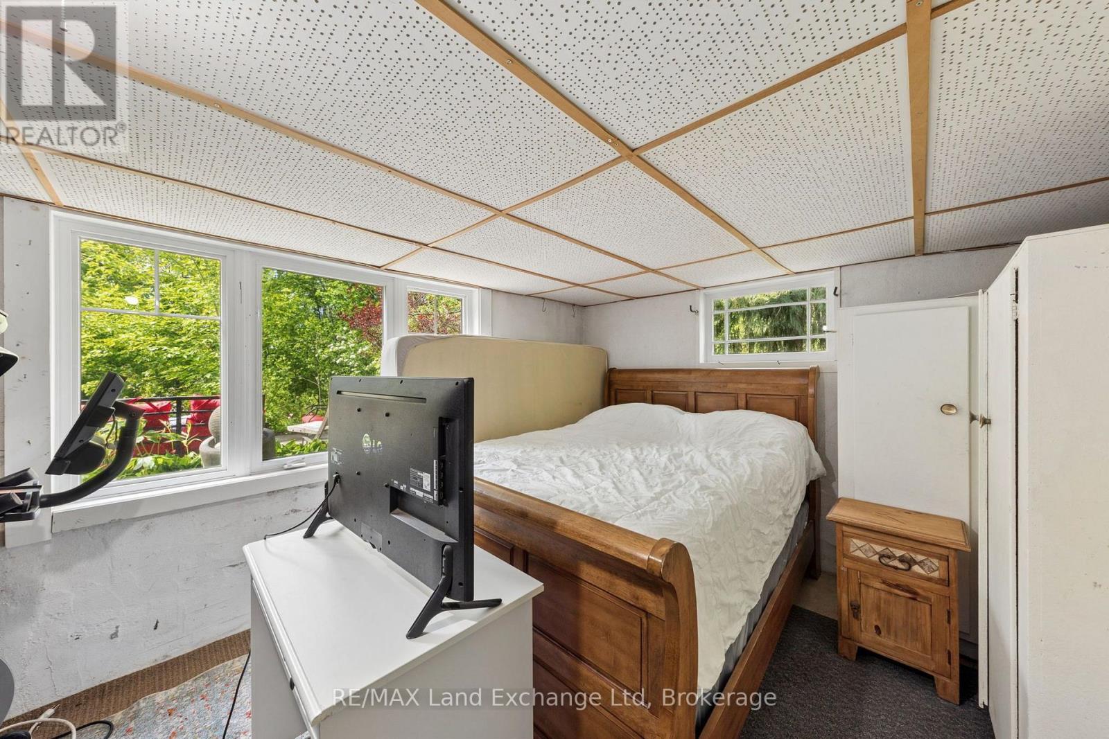 836 VICTORIA STREET - 29