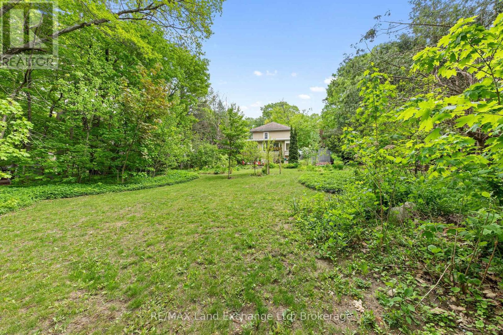 836 VICTORIA STREET - 37