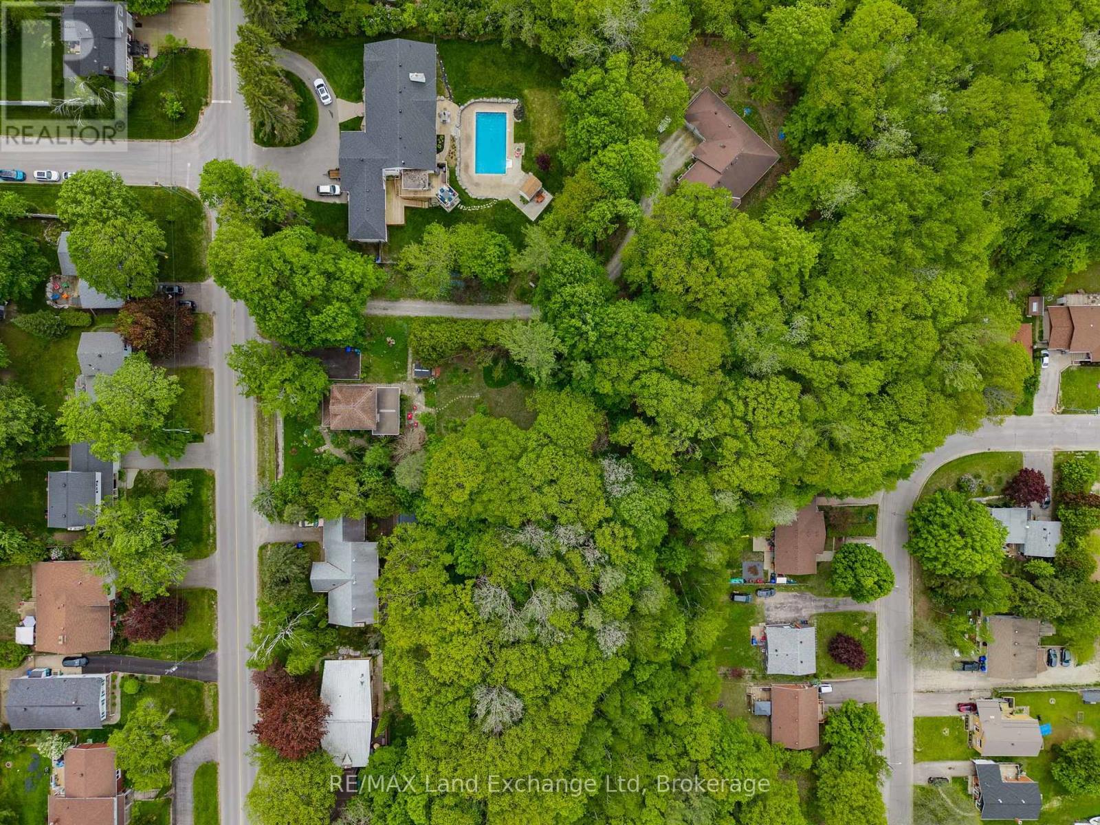 836 VICTORIA STREET - 41