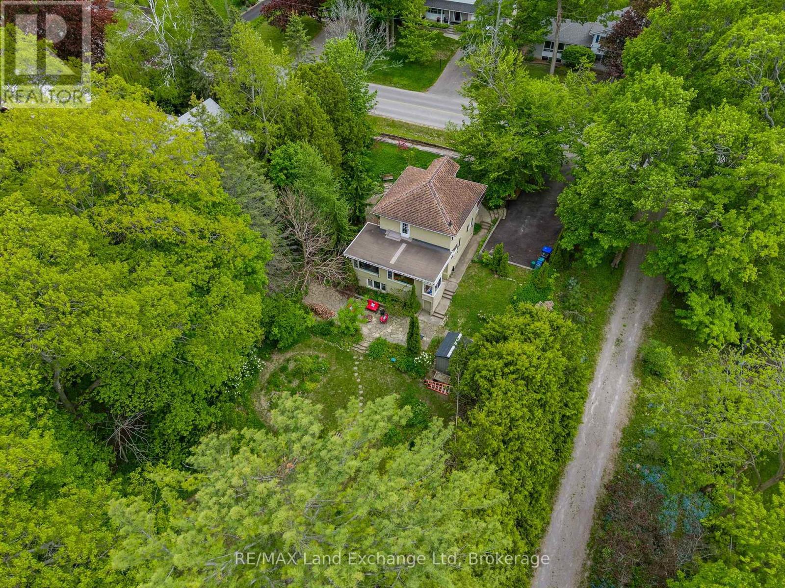 836 VICTORIA STREET - 44