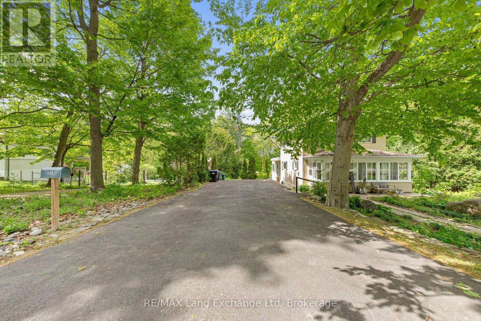 836 VICTORIA STREET - 6