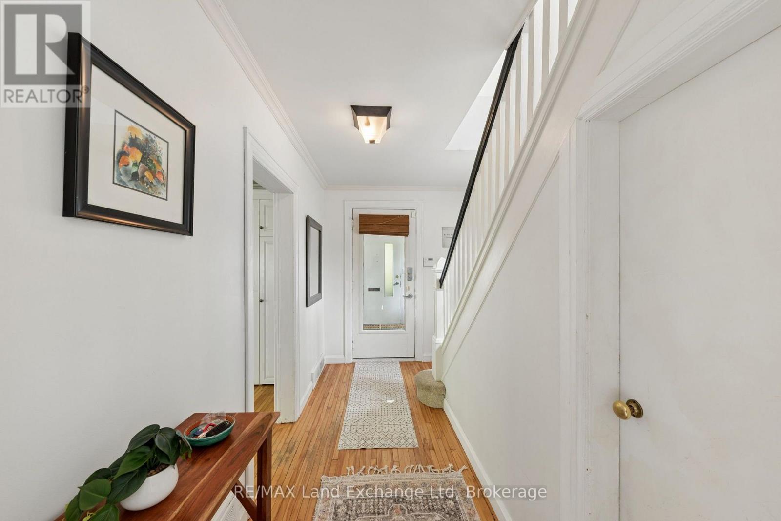 836 VICTORIA STREET - 8