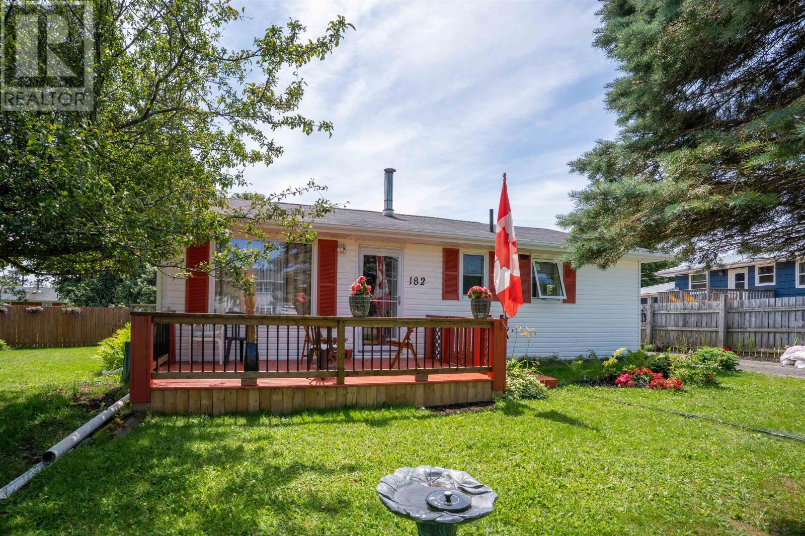 182 Parkwood Crescent - 1