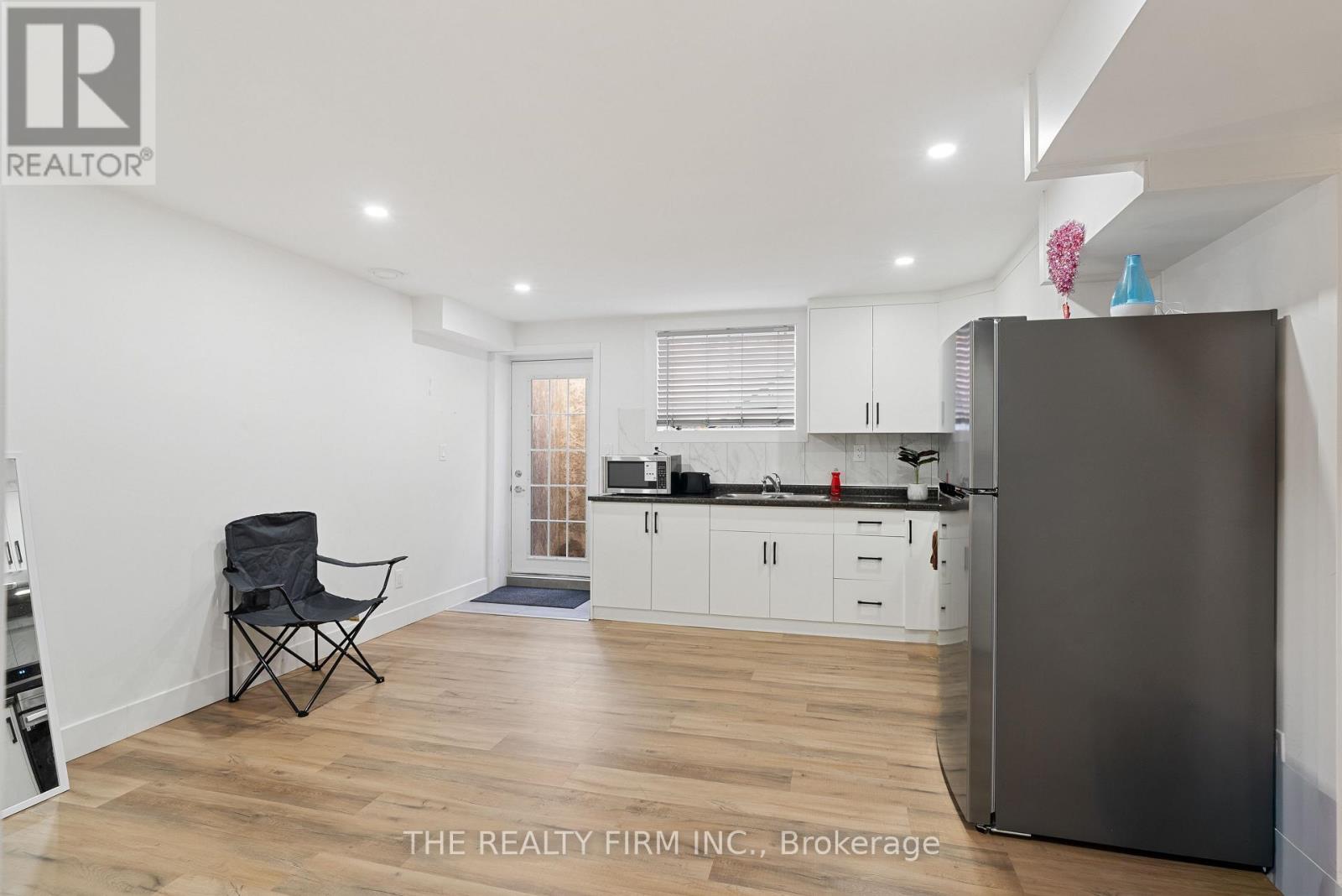 1742 APPLEROCK AVENUE - 38