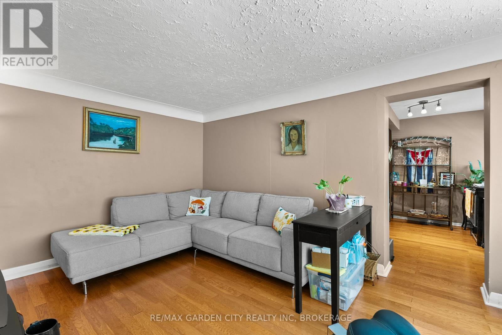 36 ROSE AVENUE - 12