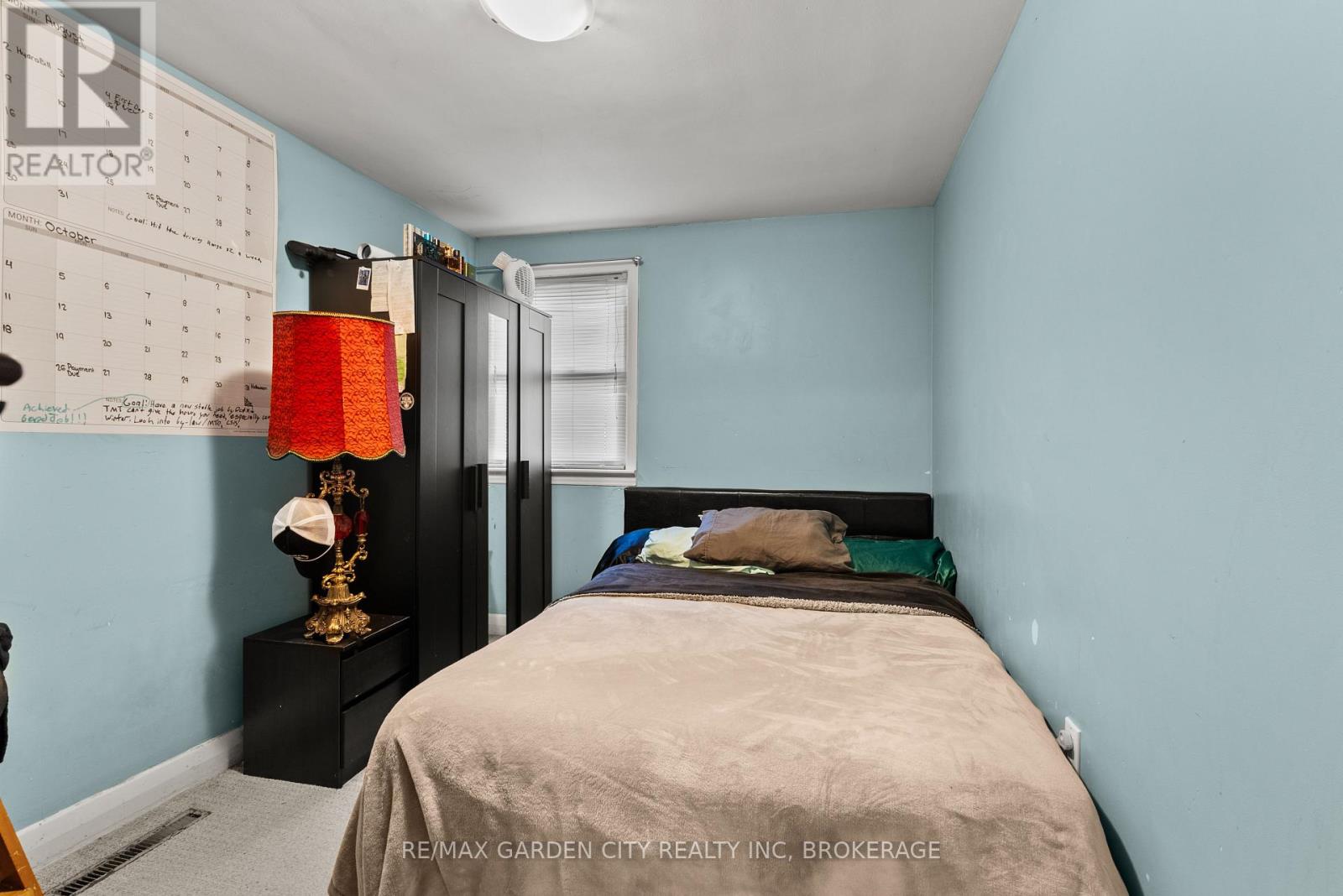 36 ROSE AVENUE - 17